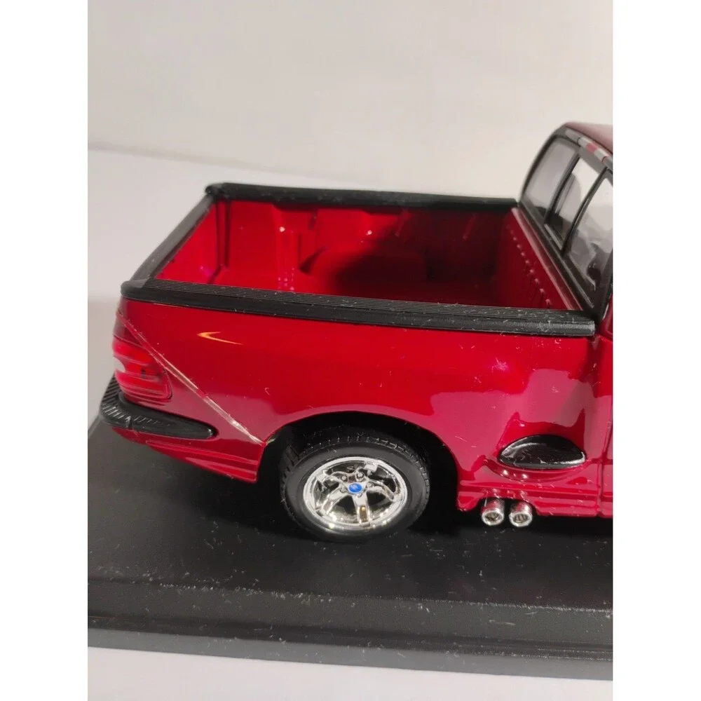 BURAGO GOLD Coll. 1999 Ford F-150 SVT LIGHTNING 1/21 Diecast Pickup Red